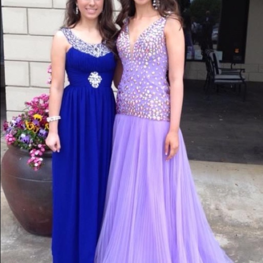 Purple lavender Sherri Hill tulle v-neck dress